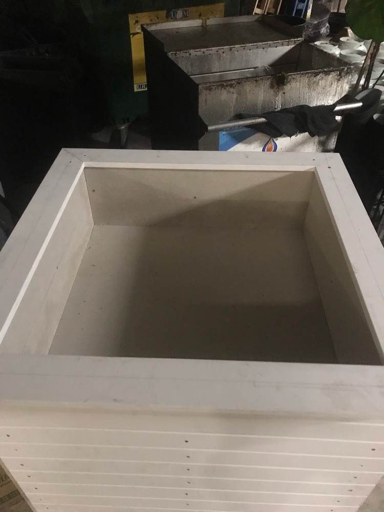 Mobile planter boxes: Capping: mitred rim