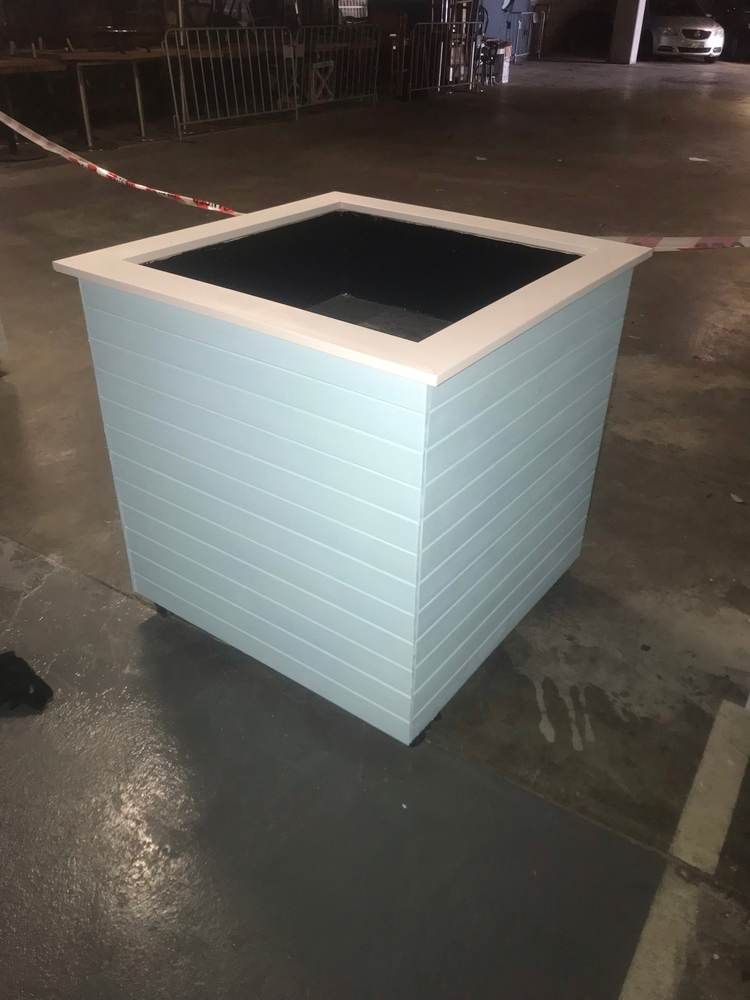 Mobile planter boxes: Finished: blue with white cap