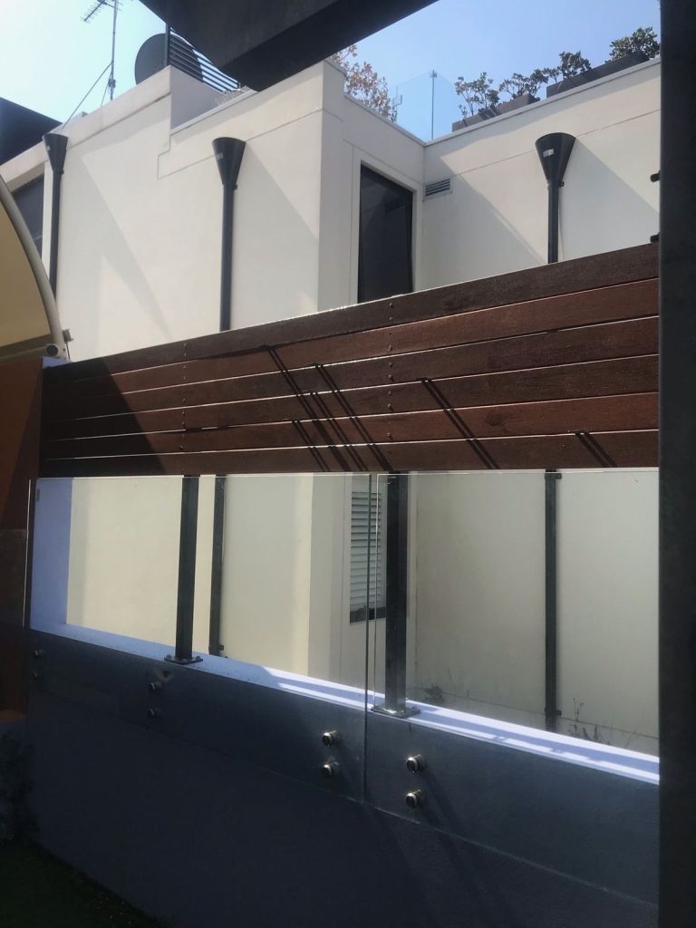 Kids play area privacy screen