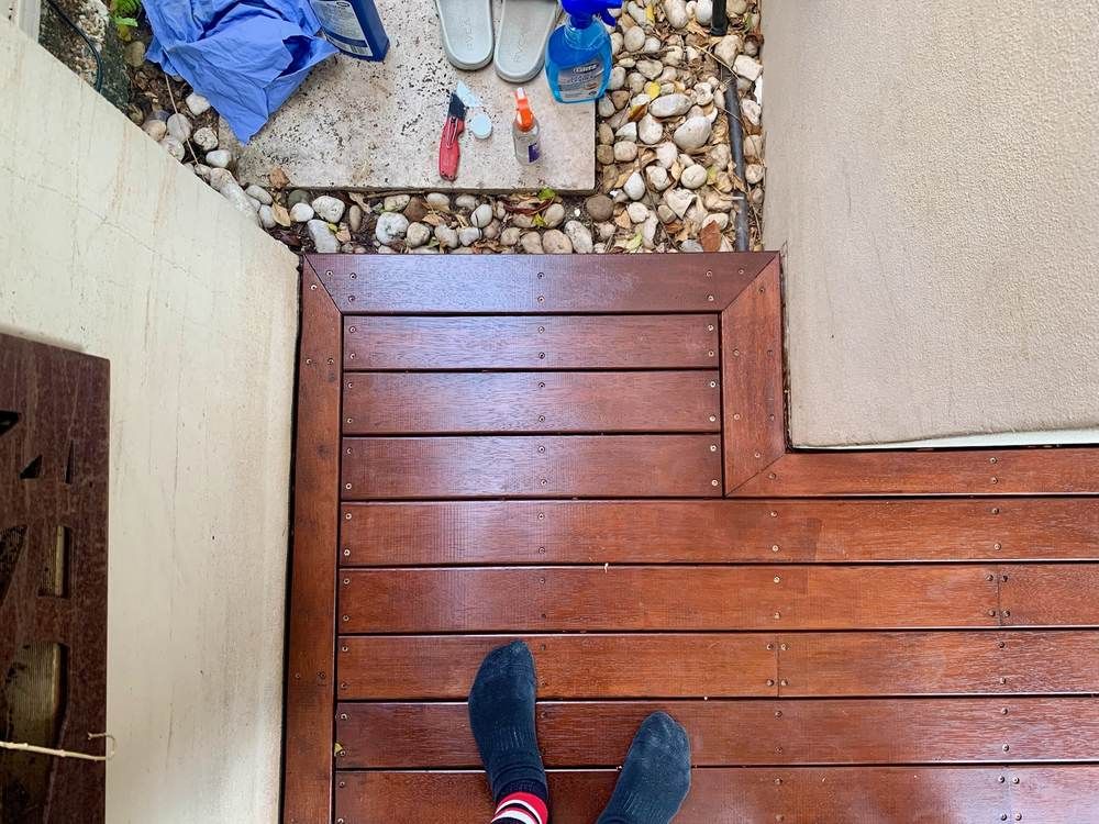 Hardwood deck and courtyard: Detail: mitred picture-frame corner