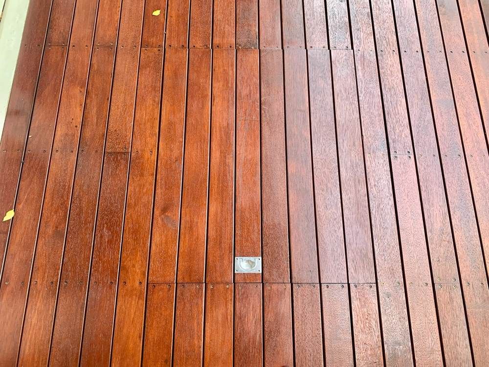 Hardwood deck and courtyard: Detail: flush access hatch